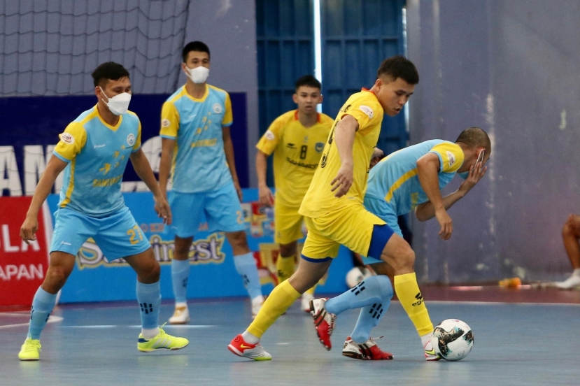 Đội đeo khẩu trang đã phải chấp nhận thua cuộc dù được đánh giá cao hơn - Ảnh: VFF Đội đeo khẩu trang đã phải chấp nhận thua cuộc dù được đánh giá cao hơn - Ảnh: VFF