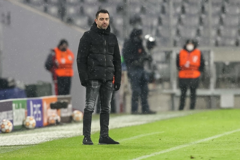 Xavi bất lực nhìn các học trò phải xuống chơi tại Europa League - Ảnh: Reuters Xavi bất lực nhìn các học trò phải xuống chơi tại Europa League - Ảnh: Reuters
