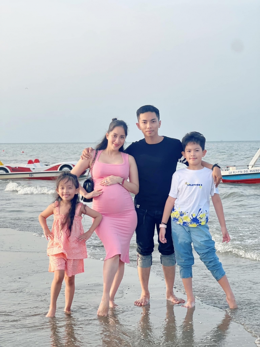 Bất ngờ với cách xưng hô của Khánh Thi dành cho chồng trẻ Phan Hiển dù đã kết hôn - Ảnh 3 Bất ngờ với cách xưng hô của Khánh Thi dành cho chồng trẻ Phan Hiển dù đã kết hôn - Ảnh 3