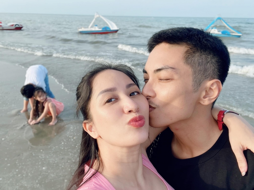 Bất ngờ với cách xưng hô của Khánh Thi dành cho chồng trẻ Phan Hiển dù đã kết hôn - Ảnh 2 Bất ngờ với cách xưng hô của Khánh Thi dành cho chồng trẻ Phan Hiển dù đã kết hôn - Ảnh 2