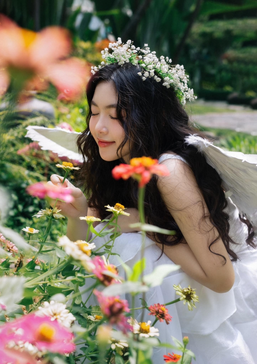 Lọ Lem nhà MC Quyền Linh ngày càng xinh đẹp, cuốn hút khi bước sang tuổi 18 - Ảnh 3 Lọ Lem nhà MC Quyền Linh ngày càng xinh đẹp, cuốn hút khi bước sang tuổi 18 - Ảnh 3