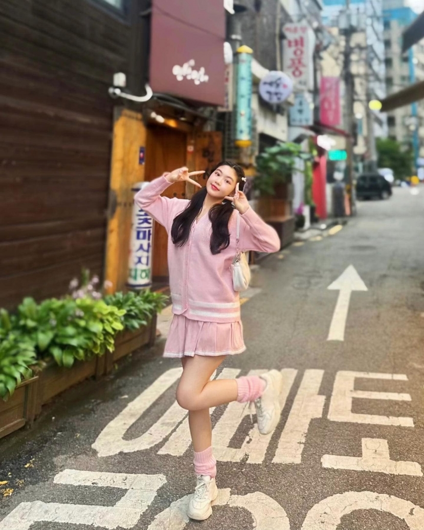 Lọ Lem nhà MC Quyền Linh ngày càng xinh đẹp, cuốn hút khi bước sang tuổi 18 - Ảnh 2 Lọ Lem nhà MC Quyền Linh ngày càng xinh đẹp, cuốn hút khi bước sang tuổi 18 - Ảnh 2