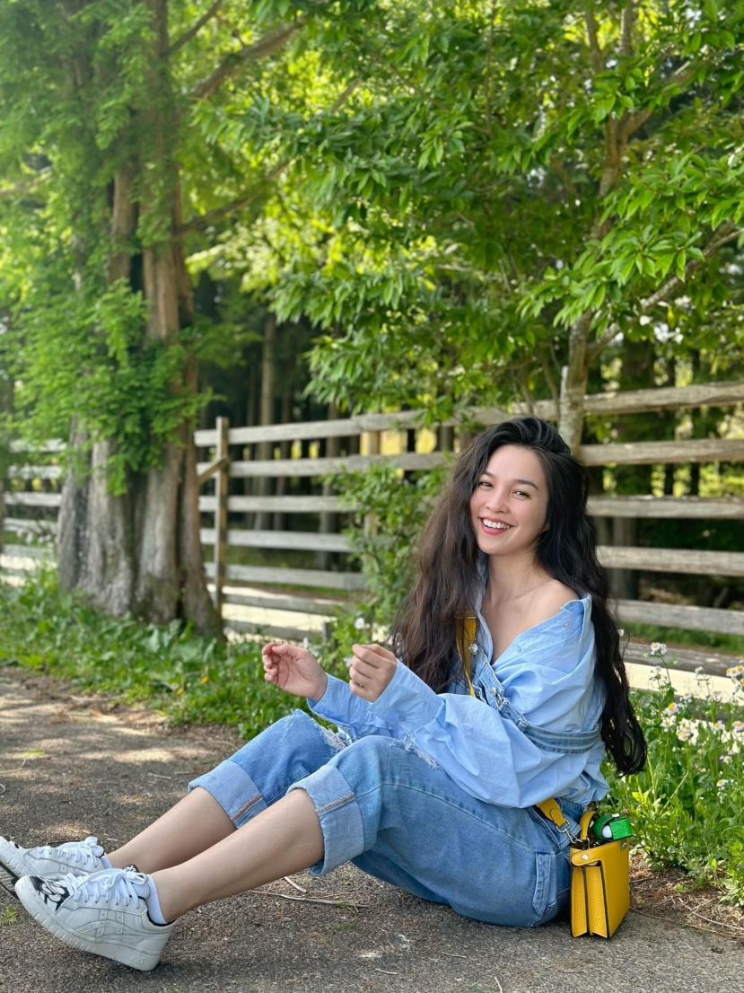 Hiền Thục nhan sắc lão hóa ngược, như 'gái 18' khi crush cũ bất ngờ nhắn tin tỏ tình - Ảnh 2 Hiền Thục nhan sắc lão hóa ngược, như 'gái 18' khi crush cũ bất ngờ nhắn tin tỏ tình - Ảnh 2