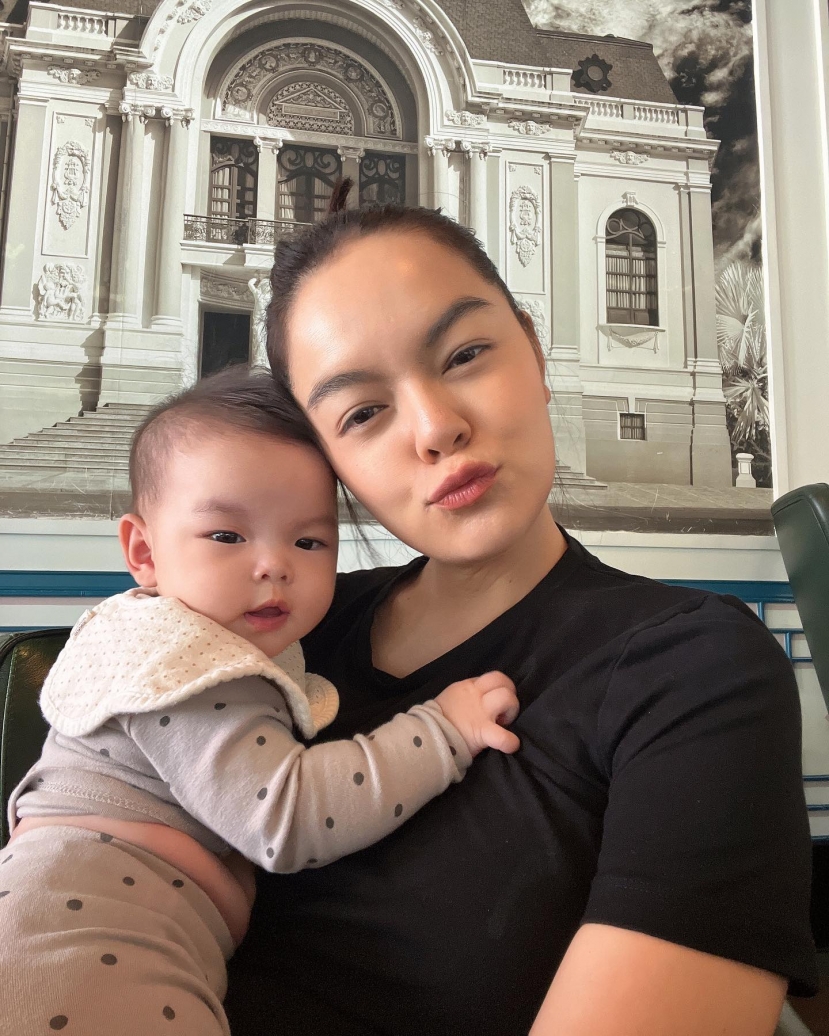 Phạm Quỳnh Anh cùng bạn trai vi vu nước ngoài, ra mắt hội bạn thân - Ảnh 4 Phạm Quỳnh Anh cùng bạn trai vi vu nước ngoài, ra mắt hội bạn thân - Ảnh 4