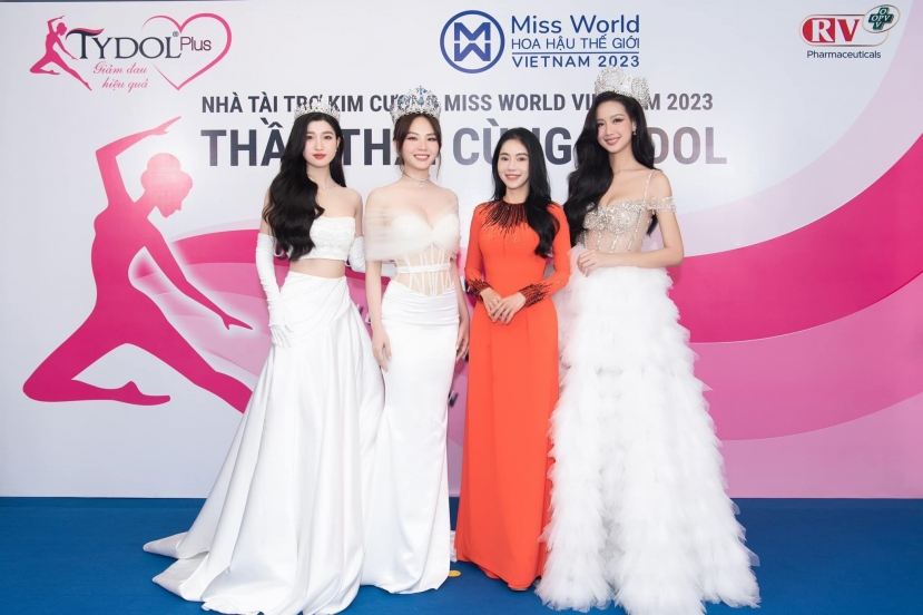 Bà trùm hoa hậu tiếp tục chia sẻ về 2 Á hậu trước thềm chung kết Miss World 2023 - Ảnh 1 Bà trùm hoa hậu tiếp tục chia sẻ về 2 Á hậu trước thềm chung kết Miss World 2023 - Ảnh 1