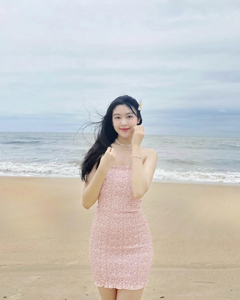 Vẻ đẹp của con gái lớn Quyền Linh khiến nhiều người xao xuyến. Ảnh: FBNV. Vẻ đẹp của con gái lớn Quyền Linh khiến nhiều người xao xuyến. Ảnh: FBNV.