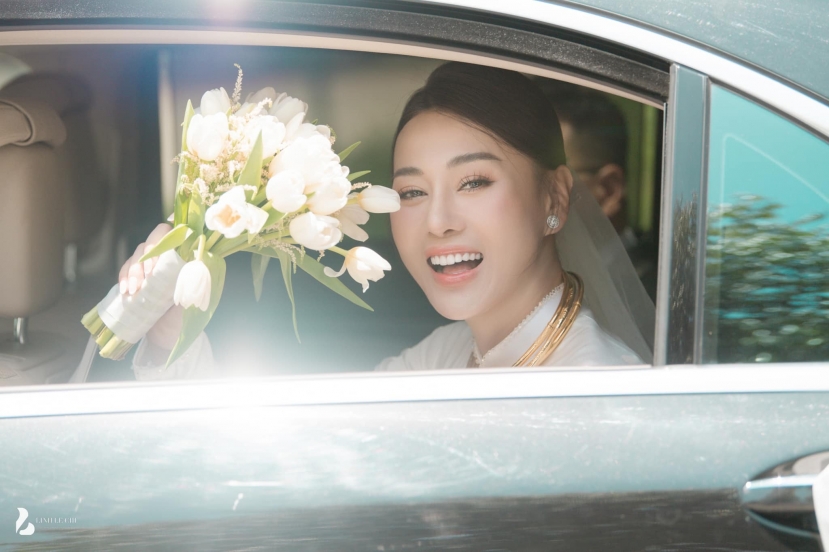 Phương Oanh nở nụ cười hạnh phúc trong ngày vui của mình. Ảnh: FBNV. Phương Oanh nở nụ cười hạnh phúc trong ngày vui của mình. Ảnh: FBNV.