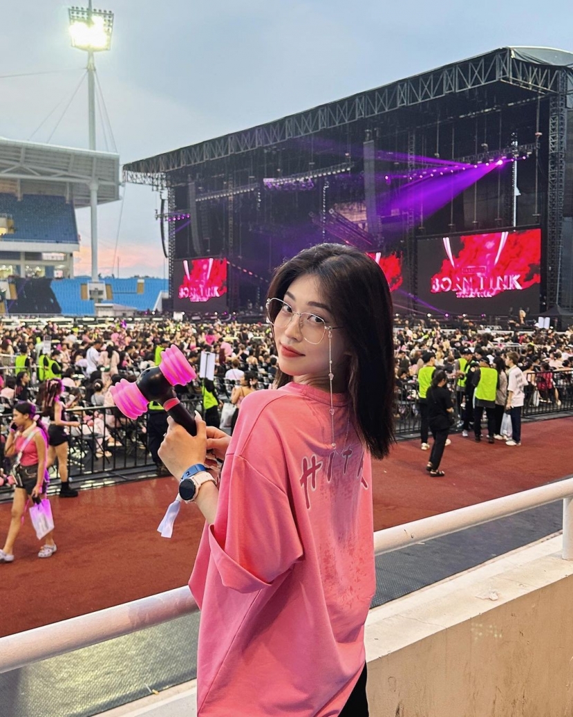 Phương Nga có hành động 'lạ' hậu concert BlackPink Hà Nội, nhìn thái độ bất lực của Bình An ai cũng bật cười - Ảnh 6 Phương Nga có hành động 'lạ' hậu concert BlackPink Hà Nội, nhìn thái độ bất lực của Bình An ai cũng bật cười - Ảnh 6