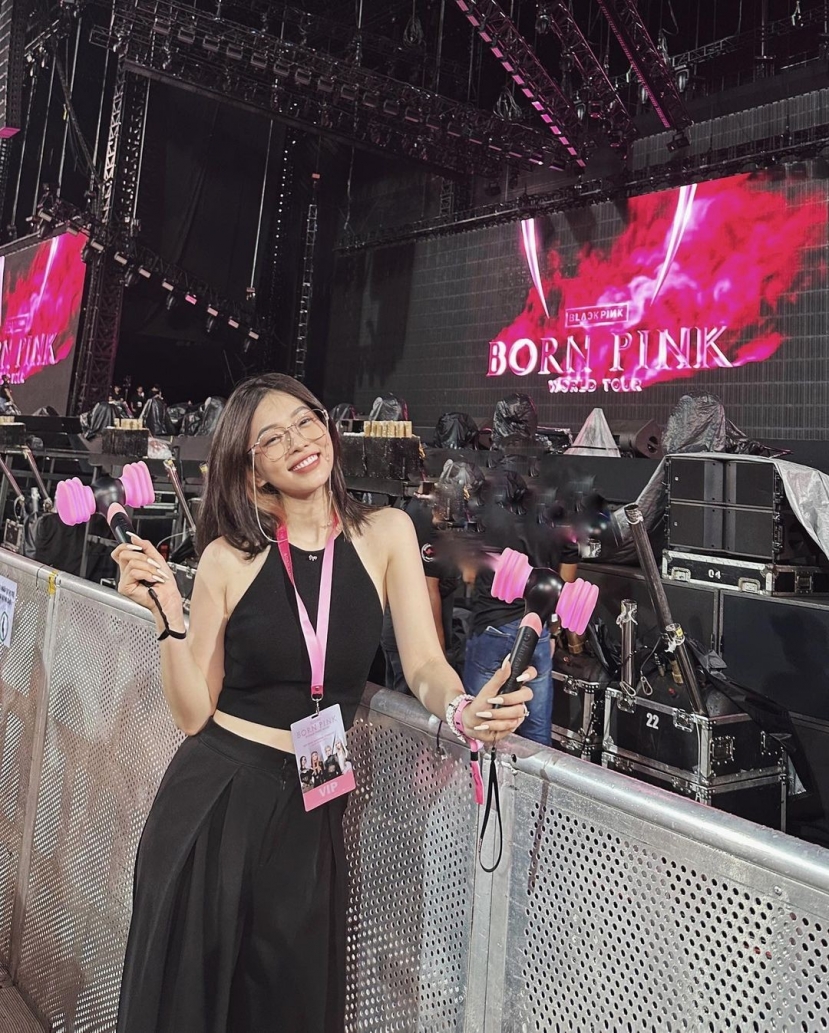 Phương Nga có hành động 'lạ' hậu concert BlackPink Hà Nội, nhìn thái độ bất lực của Bình An ai cũng bật cười - Ảnh 5 Phương Nga có hành động 'lạ' hậu concert BlackPink Hà Nội, nhìn thái độ bất lực của Bình An ai cũng bật cười - Ảnh 5