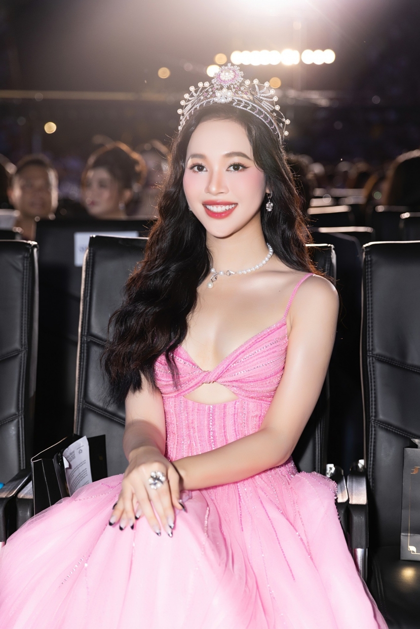 Á hậu 1 Hoa hậu Việt Nam - Trịnh Thùy Linh. Á hậu 1 Hoa hậu Việt Nam - Trịnh Thùy Linh.