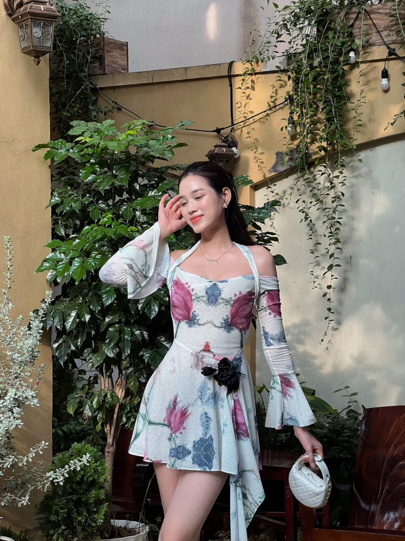Đỗ Hà diện outfit xuống phố đơn giản nhưng khoe trọn vóc dáng khiến fan đổ 'đứ đừ' - Ảnh 5 Đỗ Hà diện outfit xuống phố đơn giản nhưng khoe trọn vóc dáng khiến fan đổ 'đứ đừ' - Ảnh 5