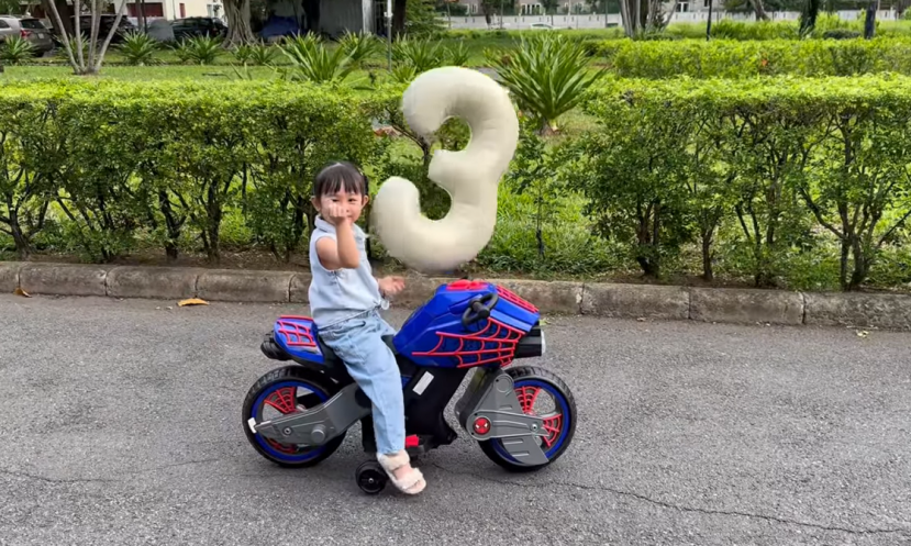 Ái nữ nhà Cường Đô La lái 'siêu xe' ăn mừng tuổi mới, một chi tiết chuẩn con nhà nòi - Ảnh 2 Ái nữ nhà Cường Đô La lái 'siêu xe' ăn mừng tuổi mới, một chi tiết chuẩn con nhà nòi - Ảnh 2