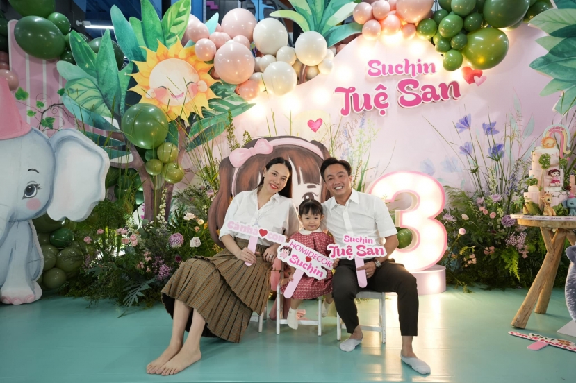 Tiệc sinh nhật của Suchin vô cùng thích thú. Tiệc sinh nhật của Suchin vô cùng thích thú.