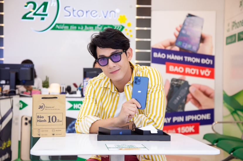 Ca sĩ Song Luân ghé 24hStore để chọn mua chiếc iPhone 12 Pro Max chính hãng VN/A làm quà đầu năm Ca sĩ Song Luân ghé 24hStore để chọn mua chiếc iPhone 12 Pro Max chính hãng VN/A làm quà đầu năm