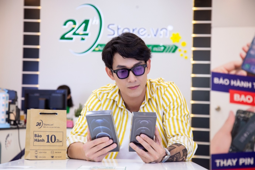 Nam ca sĩ phân vân lựa chọn giữa phiên bản iPhone 12 Pro Max và iPhone 12 Pro Nam ca sĩ phân vân lựa chọn giữa phiên bản iPhone 12 Pro Max và iPhone 12 Pro