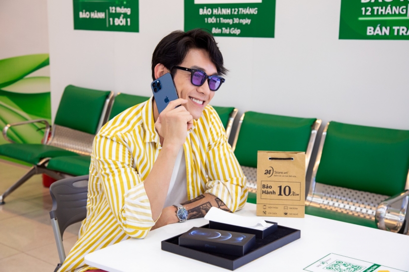 Ca sĩ Song Luân kiểm tra tính năng nghe gọi của chiếc iPhone 12 Pro Max, hoàn toàn hài lòng về chất lượng máy Ca sĩ Song Luân kiểm tra tính năng nghe gọi của chiếc iPhone 12 Pro Max, hoàn toàn hài lòng về chất lượng máy