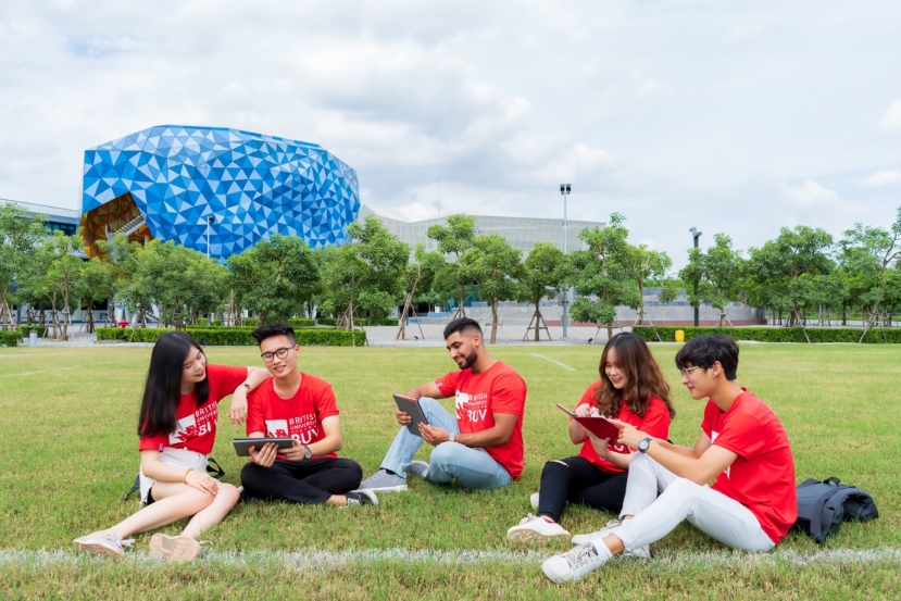BUV cung cấp môi trường học tập chuẩn quốc tế với khuôn viên có tổng vốn đầu tư lên đến 80 triệu USD tích hợp nhiều công nghệ giáo dục hiện đại. BUV cung cấp môi trường học tập chuẩn quốc tế với khuôn viên có tổng vốn đầu tư lên đến 80 triệu USD tích hợp nhiều công nghệ giáo dục hiện đại.