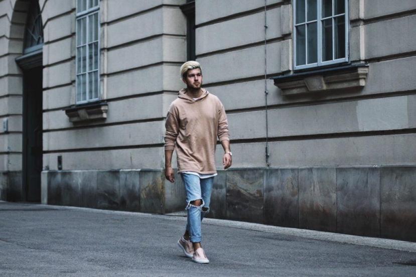 Yeezy 350 phối đồ cùng những mẫu áo thun nam đơn giản Yeezy 350 phối đồ cùng những mẫu áo thun nam đơn giản