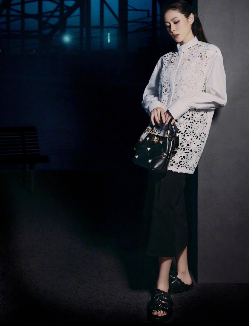 Son Ye-Jin trở thành Đại sứ thương hiệu của Valentino - Ảnh 2 Son Ye-Jin trở thành Đại sứ thương hiệu của Valentino - Ảnh 2
