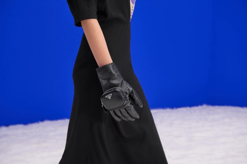 Prada mùa Thu Đông 2021: Sự giao thoa của phong cách 'xấu lạ' - Ảnh 12 Prada mùa Thu Đông 2021: Sự giao thoa của phong cách 'xấu lạ' - Ảnh 12