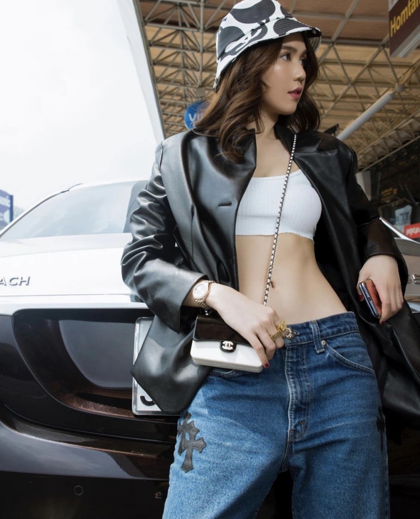 Thời trang sao Việt tuần qua: Sơn Tùng M-TP diện đồ bơi lạ mắt, Ngọc Trinh 'dát' đồ hiệu gần nửa tỷ - Ảnh 4 Thời trang sao Việt tuần qua: Sơn Tùng M-TP diện đồ bơi lạ mắt, Ngọc Trinh 'dát' đồ hiệu gần nửa tỷ - Ảnh 4