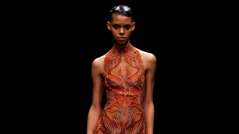 Thiết kế lấy cảm hứng từ nấm của nhà mốt Iris Van Herpen Thiết kế lấy cảm hứng từ nấm của nhà mốt Iris Van Herpen