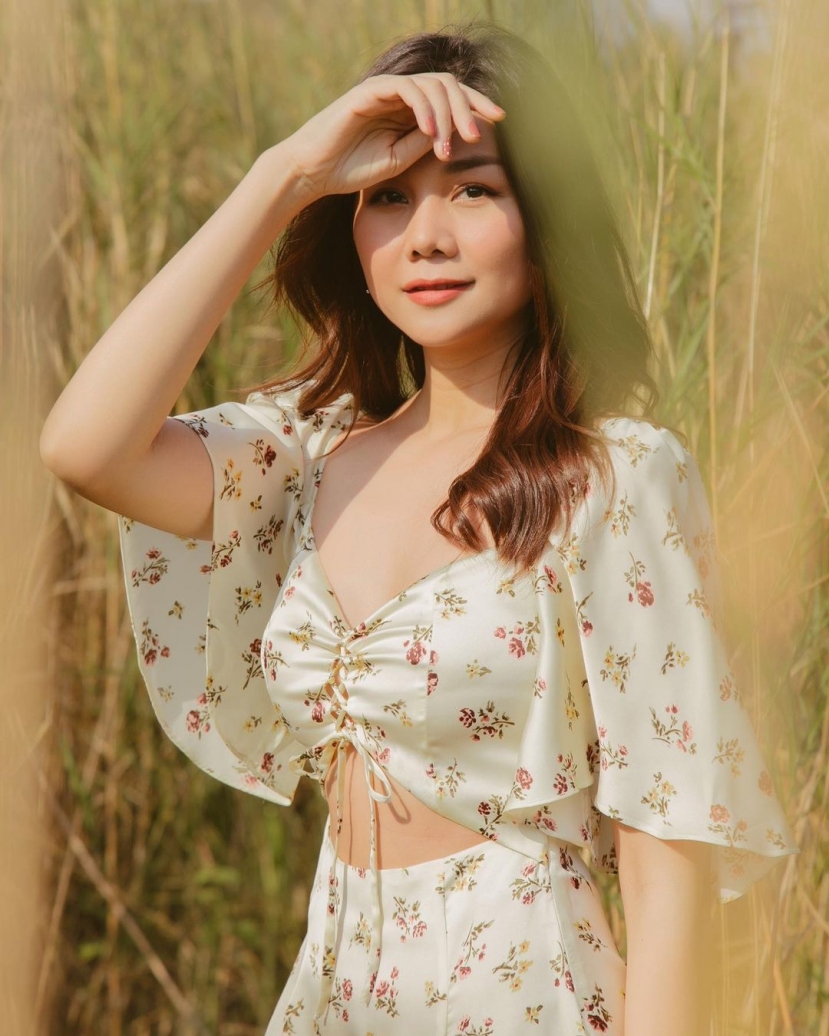 Thanh Hằng lan tỏa hương sắc ngày hè qua những bộ váy hoa, nàng copy ngay, khỏi cần nghĩ 30/4 mặc gì - Ảnh 1 Thanh Hằng lan tỏa hương sắc ngày hè qua những bộ váy hoa, nàng copy ngay, khỏi cần nghĩ 30/4 mặc gì - Ảnh 1