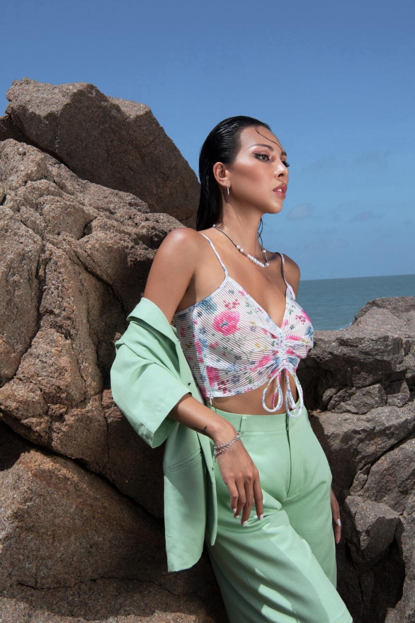 Đi biển nhưng tinh thần thời trang vẫn 'ngời ngợi' cùng loạt gợi ý của siêu mẫu Minh Triệu - Ảnh 11 Đi biển nhưng tinh thần thời trang vẫn 'ngời ngợi' cùng loạt gợi ý của siêu mẫu Minh Triệu - Ảnh 11