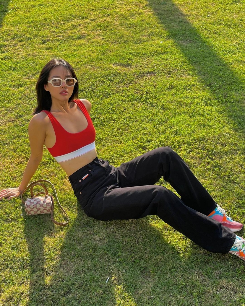 Tổng kết outfit đi chơi lễ của dàn sao Việt: Hà Hồ, Khánh Linh, Tóc Tiên 'mê mệt' túi hiệu, Kỳ Duyên khác lạ nhưng thời thượng miễn bàn - Ảnh 5 Tổng kết outfit đi chơi lễ của dàn sao Việt: Hà Hồ, Khánh Linh, Tóc Tiên 'mê mệt' túi hiệu, Kỳ Duyên khác lạ nhưng thời thượng miễn bàn - Ảnh 5
