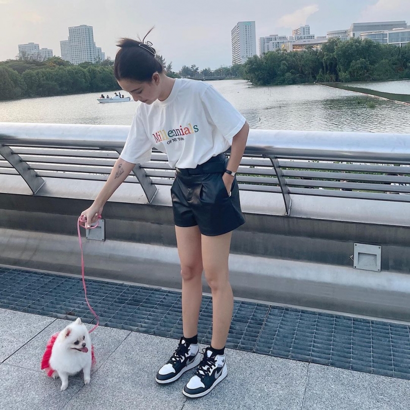 Tổng kết outfit đi chơi lễ của dàn sao Việt: Hà Hồ, Khánh Linh, Tóc Tiên 'mê mệt' túi hiệu, Kỳ Duyên khác lạ nhưng thời thượng miễn bàn - Ảnh 7 Tổng kết outfit đi chơi lễ của dàn sao Việt: Hà Hồ, Khánh Linh, Tóc Tiên 'mê mệt' túi hiệu, Kỳ Duyên khác lạ nhưng thời thượng miễn bàn - Ảnh 7