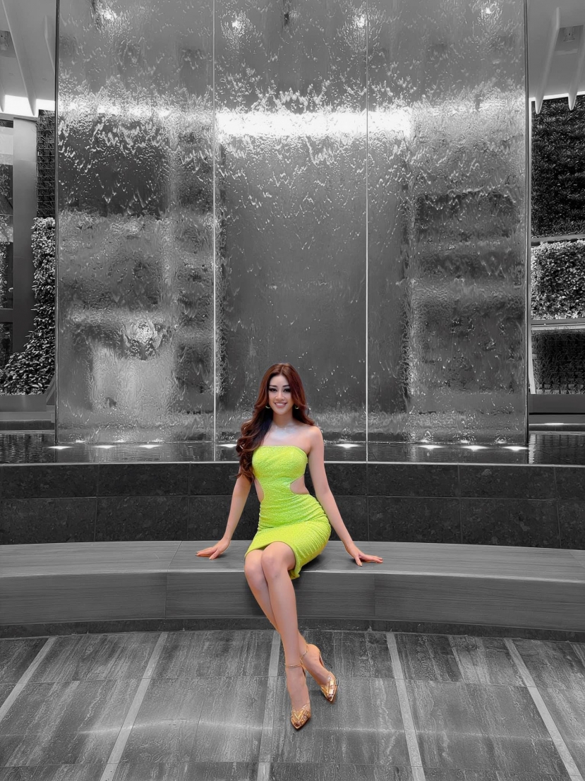 Khánh Vân diện váy xanh neon, khoe sắc vóc xứng tầm chiến binh 'cứng' của Miss Miss Universe 2020 - Ảnh 5 Khánh Vân diện váy xanh neon, khoe sắc vóc xứng tầm chiến binh 'cứng' của Miss Miss Universe 2020 - Ảnh 5