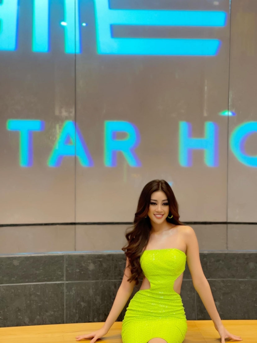 Khánh Vân diện váy xanh neon, khoe sắc vóc xứng tầm chiến binh 'cứng' của Miss Miss Universe 2020 - Ảnh 3 Khánh Vân diện váy xanh neon, khoe sắc vóc xứng tầm chiến binh 'cứng' của Miss Miss Universe 2020 - Ảnh 3