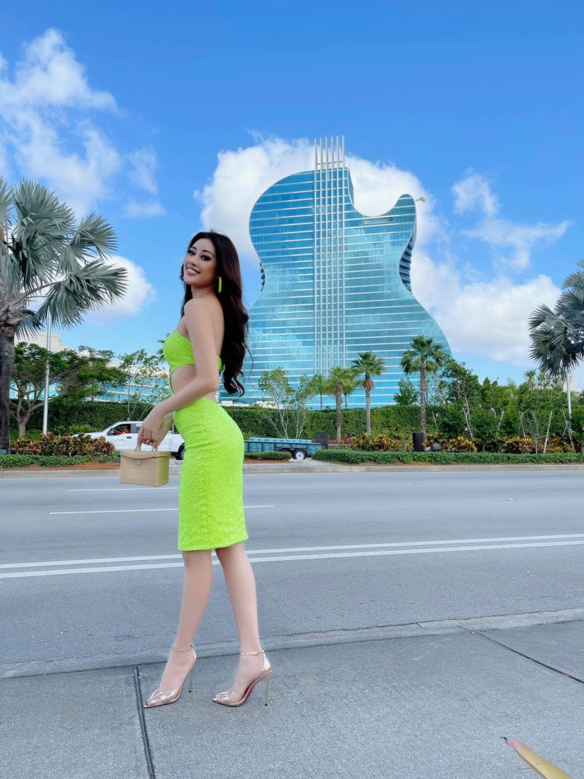 Khánh Vân diện váy xanh neon, khoe sắc vóc xứng tầm chiến binh 'cứng' của Miss Miss Universe 2020 - Ảnh 1 Khánh Vân diện váy xanh neon, khoe sắc vóc xứng tầm chiến binh 'cứng' của Miss Miss Universe 2020 - Ảnh 1