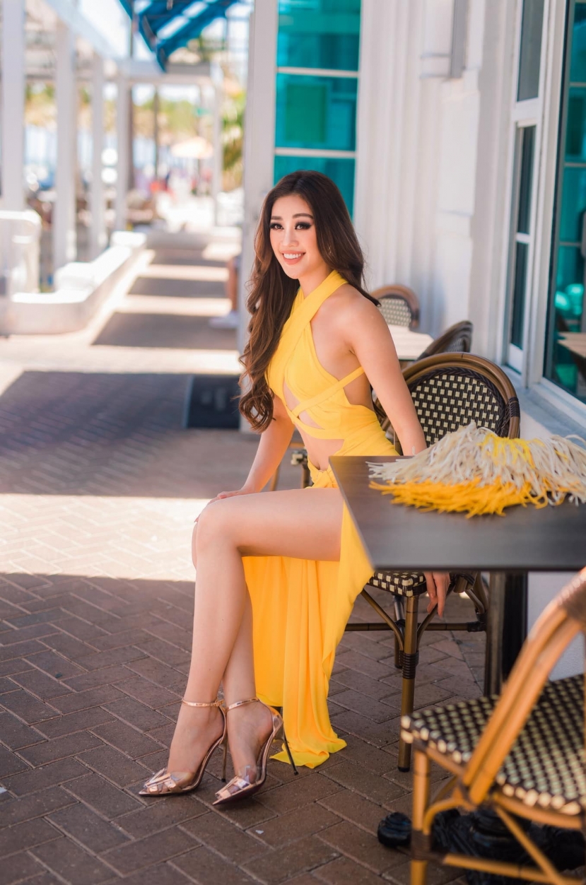 Tổng kết thời trang ngày 2 của Khánh Vân tại Miss Universe 2020 - Ảnh 3 Tổng kết thời trang ngày 2 của Khánh Vân tại Miss Universe 2020 - Ảnh 3