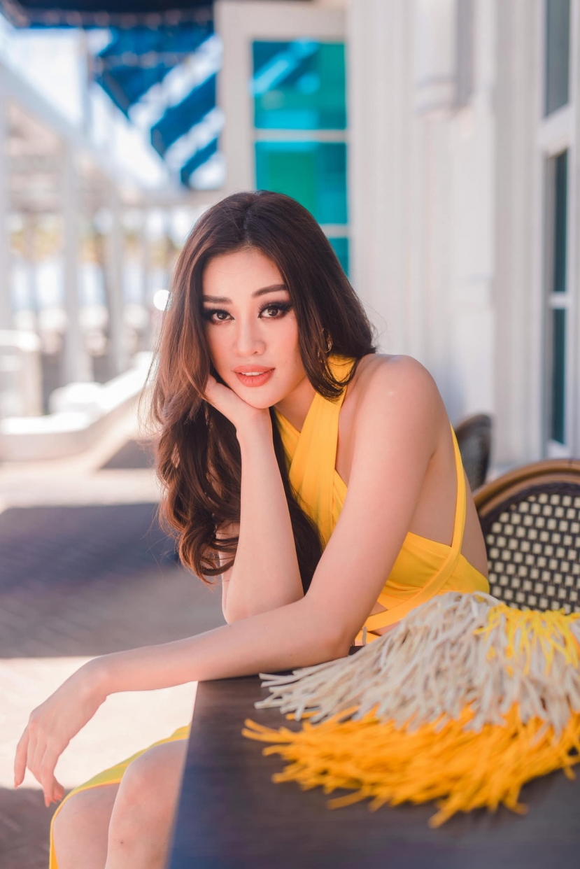 Tổng kết thời trang ngày 2 của Khánh Vân tại Miss Universe 2020 - Ảnh 4 Tổng kết thời trang ngày 2 của Khánh Vân tại Miss Universe 2020 - Ảnh 4