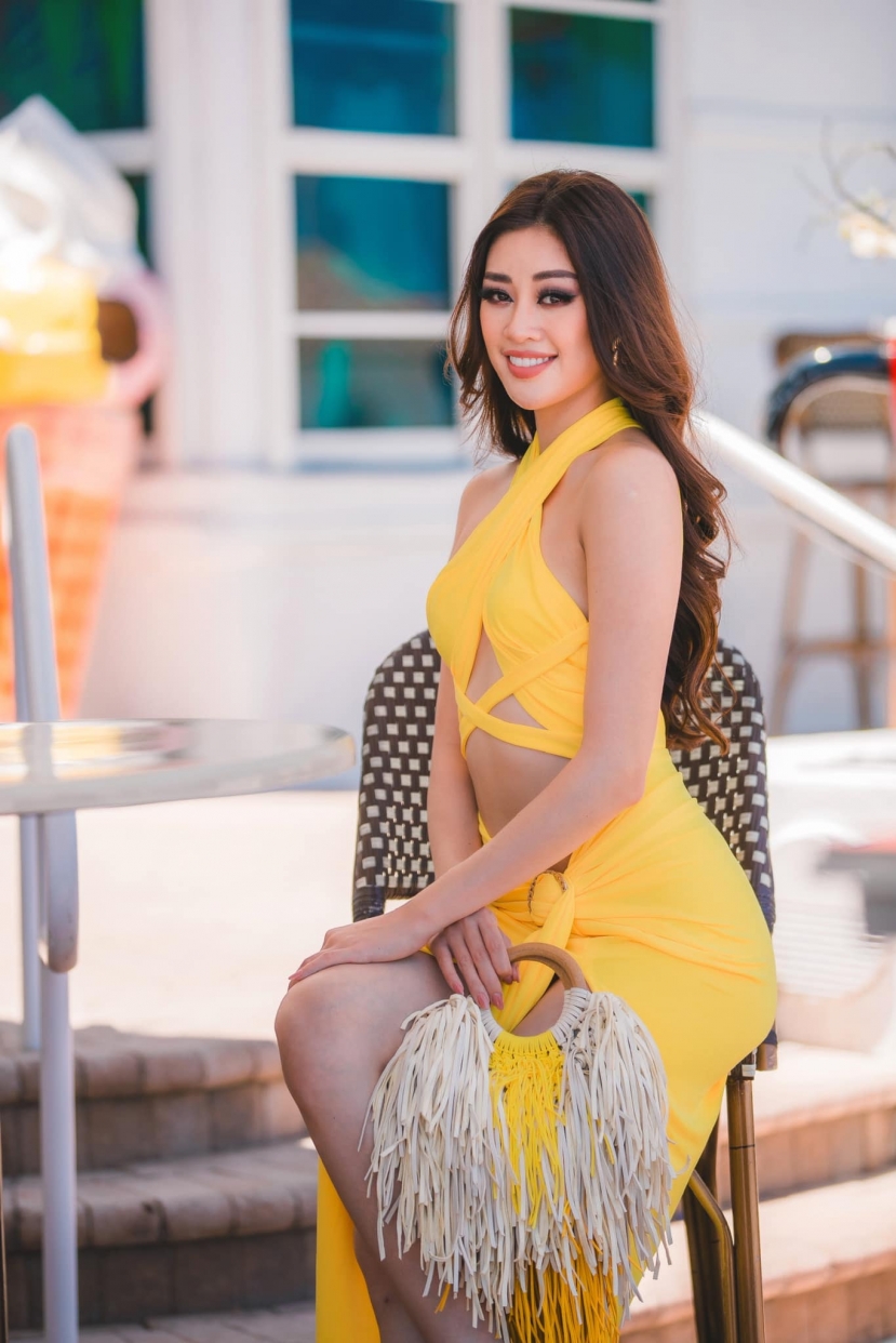 Thời trang ngày 2 của Khánh Vân tại Miss Universe - Ảnh 2 Thời trang ngày 2 của Khánh Vân tại Miss Universe - Ảnh 2
