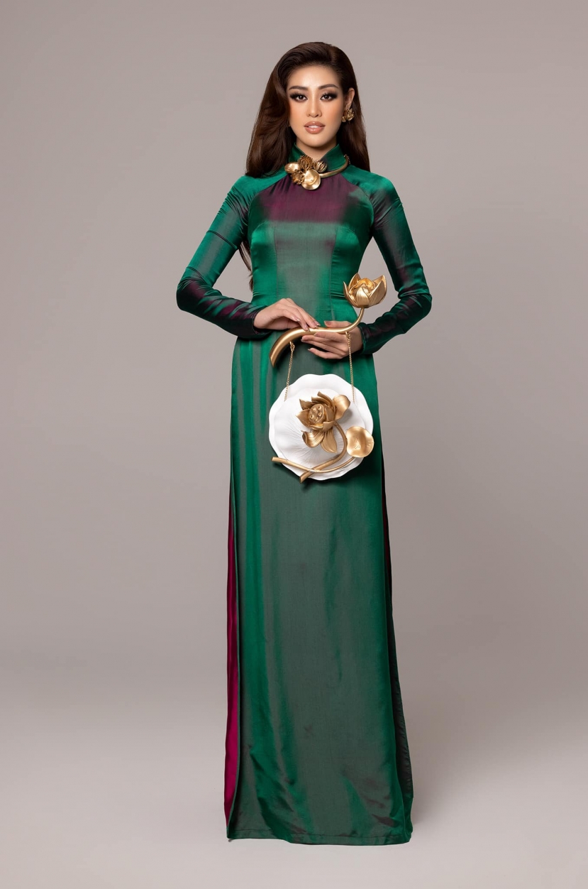 Khánh Vân thướt tha trong tà áo dài, đúng chuẩn 'quốc sắc thiên hương' trước thềm bán kết Miss Universe - Ảnh 5 Khánh Vân thướt tha trong tà áo dài, đúng chuẩn 'quốc sắc thiên hương' trước thềm bán kết Miss Universe - Ảnh 5