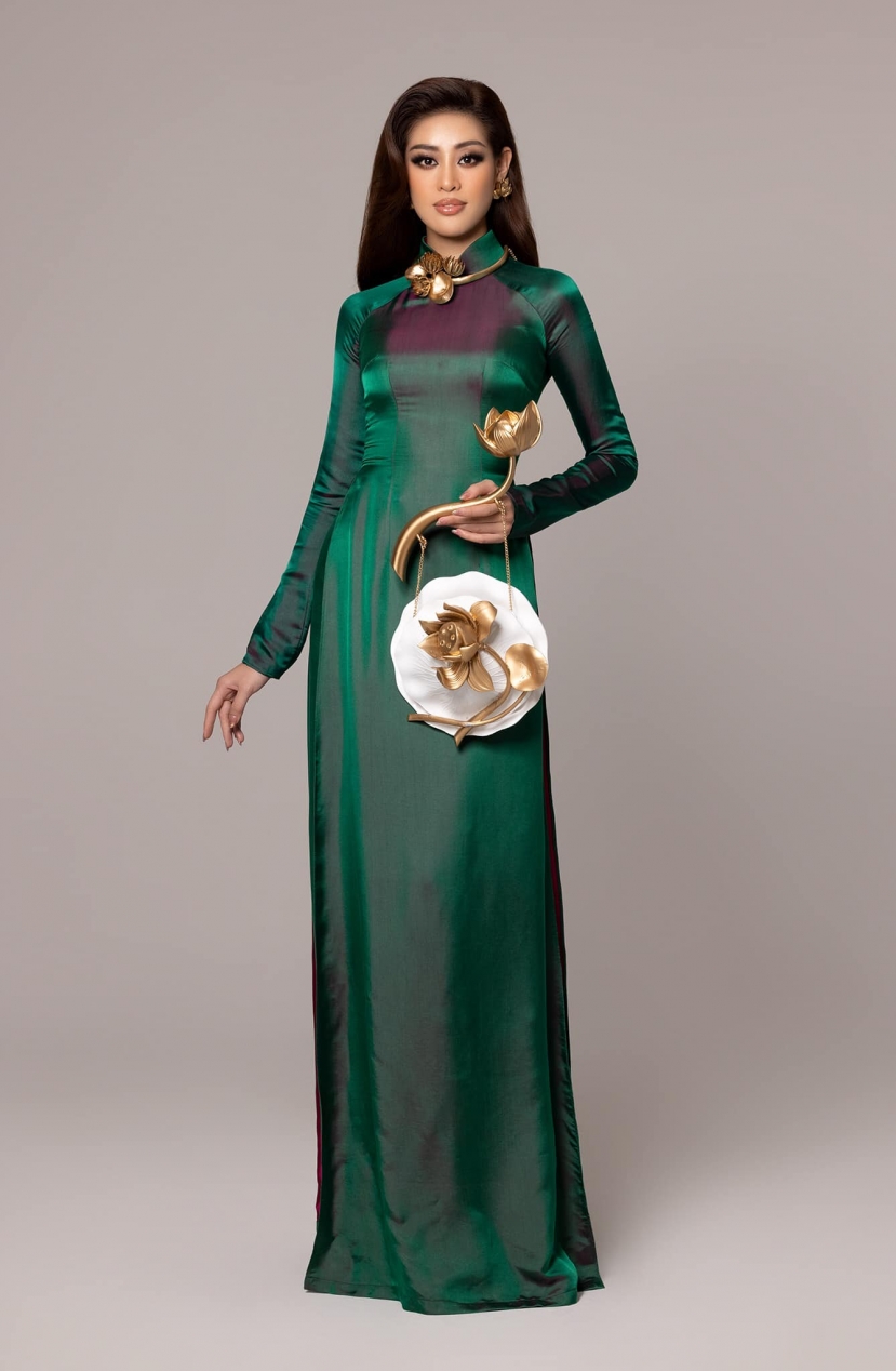 Khánh Vân thướt tha trong tà áo dài, đúng chuẩn 'quốc sắc thiên hương' trước thềm bán kết Miss Universe - Ảnh 3 Khánh Vân thướt tha trong tà áo dài, đúng chuẩn 'quốc sắc thiên hương' trước thềm bán kết Miss Universe - Ảnh 3