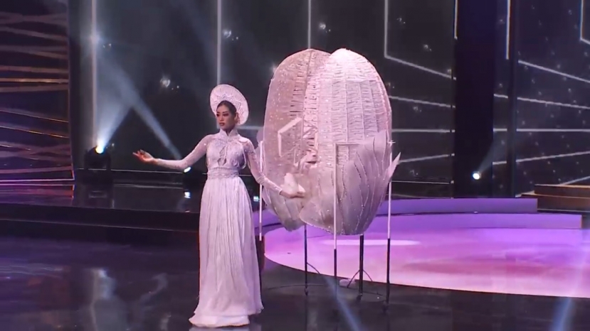 Khánh Vân e ấp trong 'Kén em', thần thái 'đỉnh của chóp' tại phần thi Trang phục dân tộc (National Costume) của Miss Universe - Ảnh 5 Khánh Vân e ấp trong 'Kén em', thần thái 'đỉnh của chóp' tại phần thi Trang phục dân tộc (National Costume) của Miss Universe - Ảnh 5