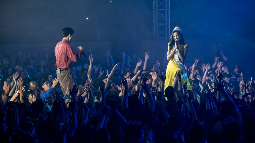 Trước đó, trong show diễn kỳ niệm 10 năm đi hát của Đen Vâu, H'Hen Niê cũng xuất hiện đầy lững lẫy. Ảnh: Internet Trước đó, trong show diễn kỳ niệm 10 năm đi hát của Đen Vâu, H'Hen Niê cũng xuất hiện đầy lững lẫy. Ảnh: Internet