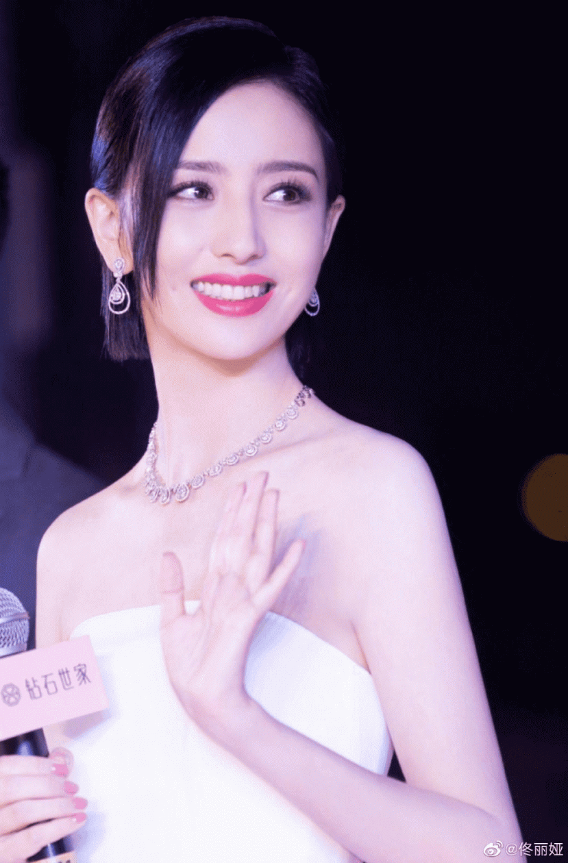 Đồng Lệ Á liên tục tha thứ cho Trần Tư Thành khiến cô bị người hâm mộ quay lưng và đánh mất danh tiếng. Đồng Lệ Á liên tục tha thứ cho Trần Tư Thành khiến cô bị người hâm mộ quay lưng và đánh mất danh tiếng.