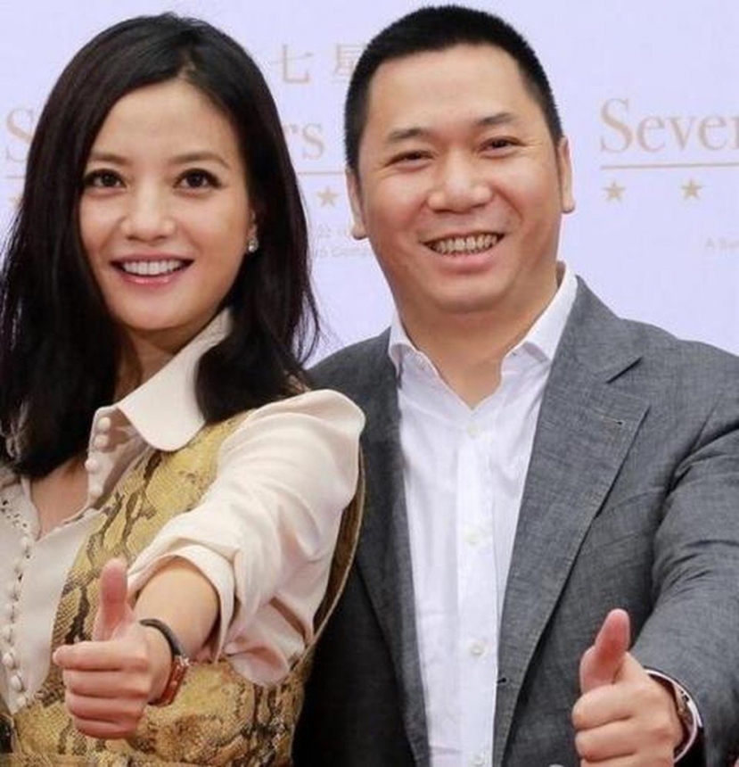 Cư dân mạng cho rằng Triệu Vy và chồng đại gia đã đường ai nấy đi. Cư dân mạng cho rằng Triệu Vy và chồng đại gia đã đường ai nấy đi.