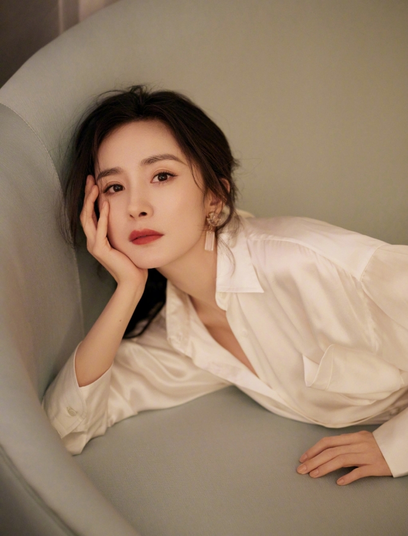 Bức ảnh từng gây sốt Weibo của Dương Mịch và cô xếp hạng 3 Bức ảnh từng gây sốt Weibo của Dương Mịch và cô xếp hạng 3