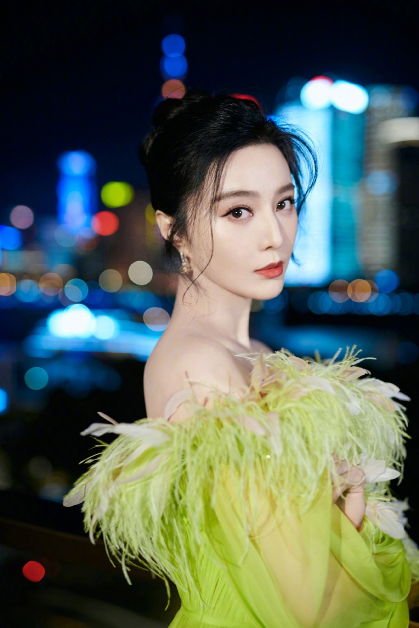Nhan sắc vượt thời gian của Phạm Băng Băng khiến nhiều người ghen tị Nhan sắc vượt thời gian của Phạm Băng Băng khiến nhiều người ghen tị