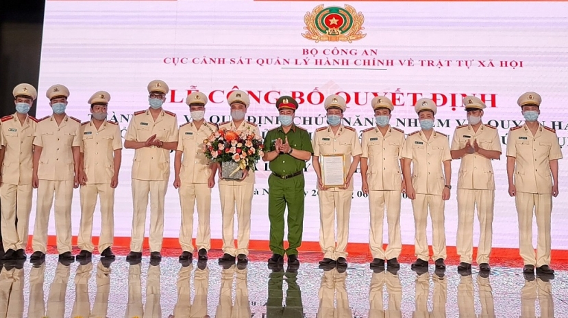 Lễ công bố quyết định và ra mắt Trung tâm nghiên cứu ứng dụng dữ liệu dân cư và CCCD. Ảnh: Thanh niên Lễ công bố quyết định và ra mắt Trung tâm nghiên cứu ứng dụng dữ liệu dân cư và CCCD. Ảnh: Thanh niên