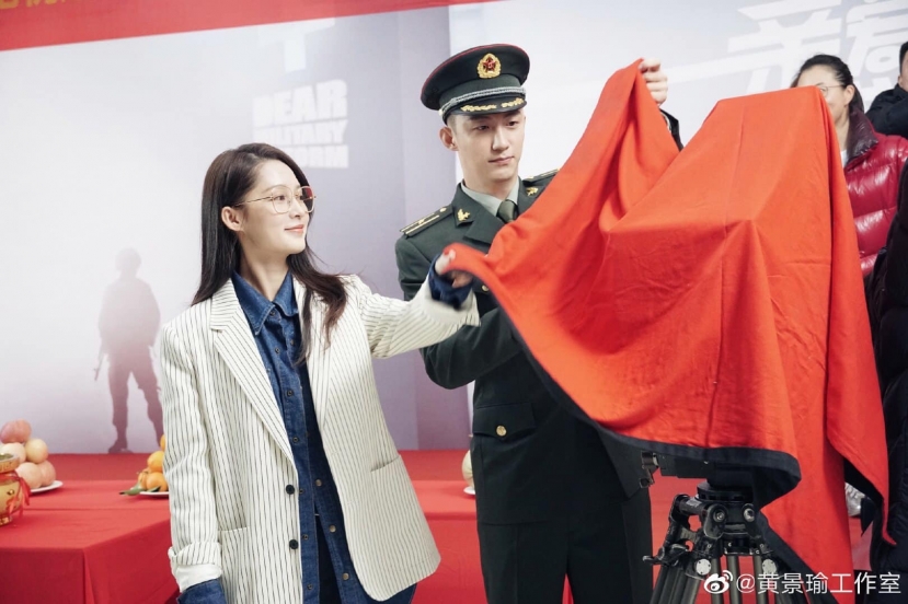 Điểm đánh giá Quân Trang Thân Yêu thấp đến choáng, Cnet đổ lỗi Lý Thấm 'dìm' Hoàng Cảnh Du - Ảnh 2 Điểm đánh giá Quân Trang Thân Yêu thấp đến choáng, Cnet đổ lỗi Lý Thấm 'dìm' Hoàng Cảnh Du - Ảnh 2