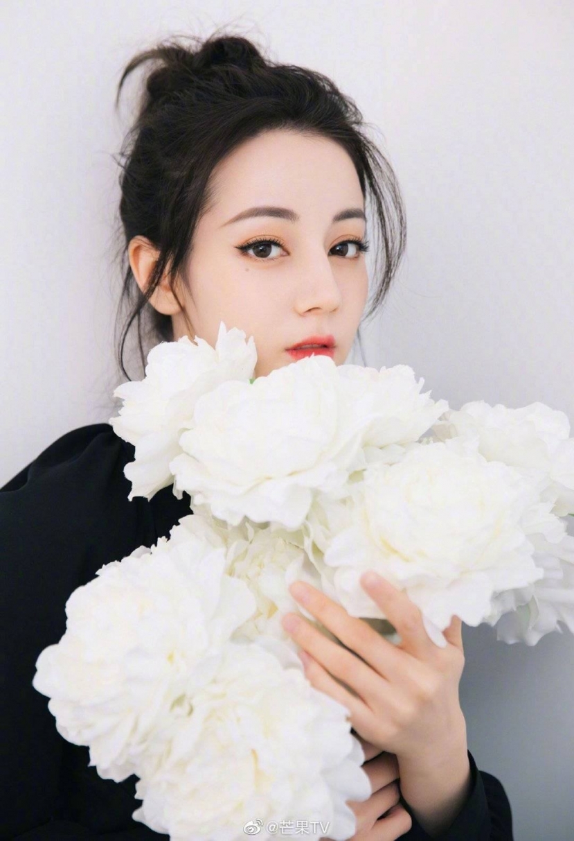 Loạt ảnh năm 18 tuổi của Địch Lệ Nhiệt Ba bỗng dưng gây sốt MXH, giao diện chuẩn 'con nhà người ta' - Ảnh 8 Loạt ảnh năm 18 tuổi của Địch Lệ Nhiệt Ba bỗng dưng gây sốt MXH, giao diện chuẩn 'con nhà người ta' - Ảnh 8