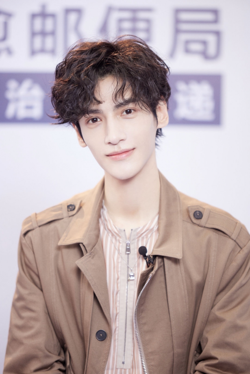 La Vân Hi lại khiến fan 'khóc ròng' với visual tiều tụy, không khác gì 'bộ xương di động' - Ảnh 6 La Vân Hi lại khiến fan 'khóc ròng' với visual tiều tụy, không khác gì 'bộ xương di động' - Ảnh 6