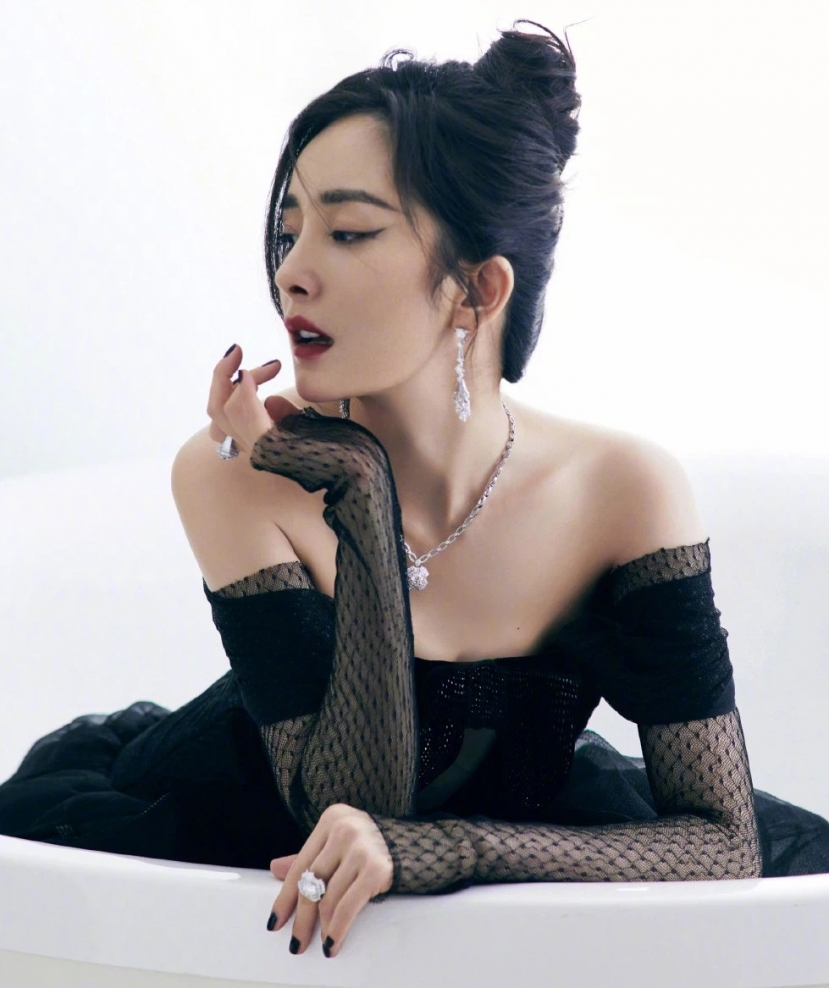 Những mỹ nhân sở hữu góc nghiêng cực phẩm nhất Cbiz: Lệ Dĩnh, Diệc Phi 'hơn thua' với Dương Mịch - Ảnh 1 Những mỹ nhân sở hữu góc nghiêng cực phẩm nhất Cbiz: Lệ Dĩnh, Diệc Phi 'hơn thua' với Dương Mịch - Ảnh 1