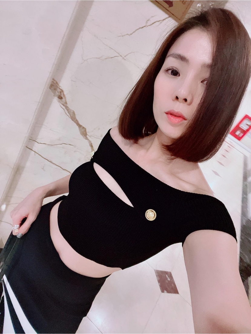 Bị anti - fan chê 'điểm 1' phằng lì, Lệ Quyên đăng ảnh chụp cận 'núi đồi' để dằn mặt Bị anti - fan chê 'điểm 1' phằng lì, Lệ Quyên đăng ảnh chụp cận 'núi đồi' để dằn mặt